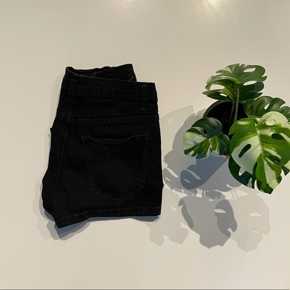 Black high-waisted jean shorts. Size 6. Unknown brand. - Picture 2 of 2